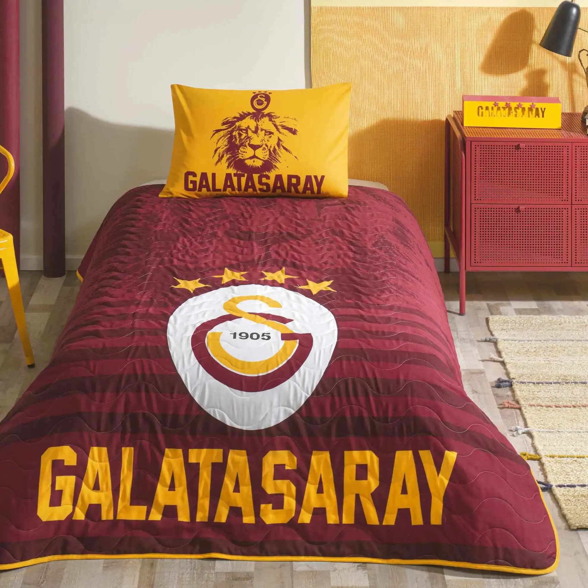 Galatasaray Temalı Dekorasyon ve Örtüleriyle Şık ve Enerjik Alanlar Yaratın