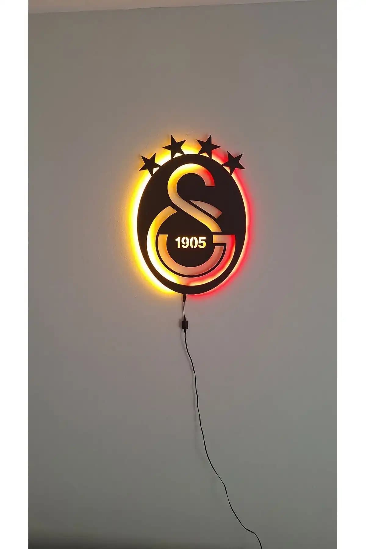 Galatasaray Temalı Gece Lambası Dekorasyonu ile Odalarınıza Tutku ve Şıklık Katın