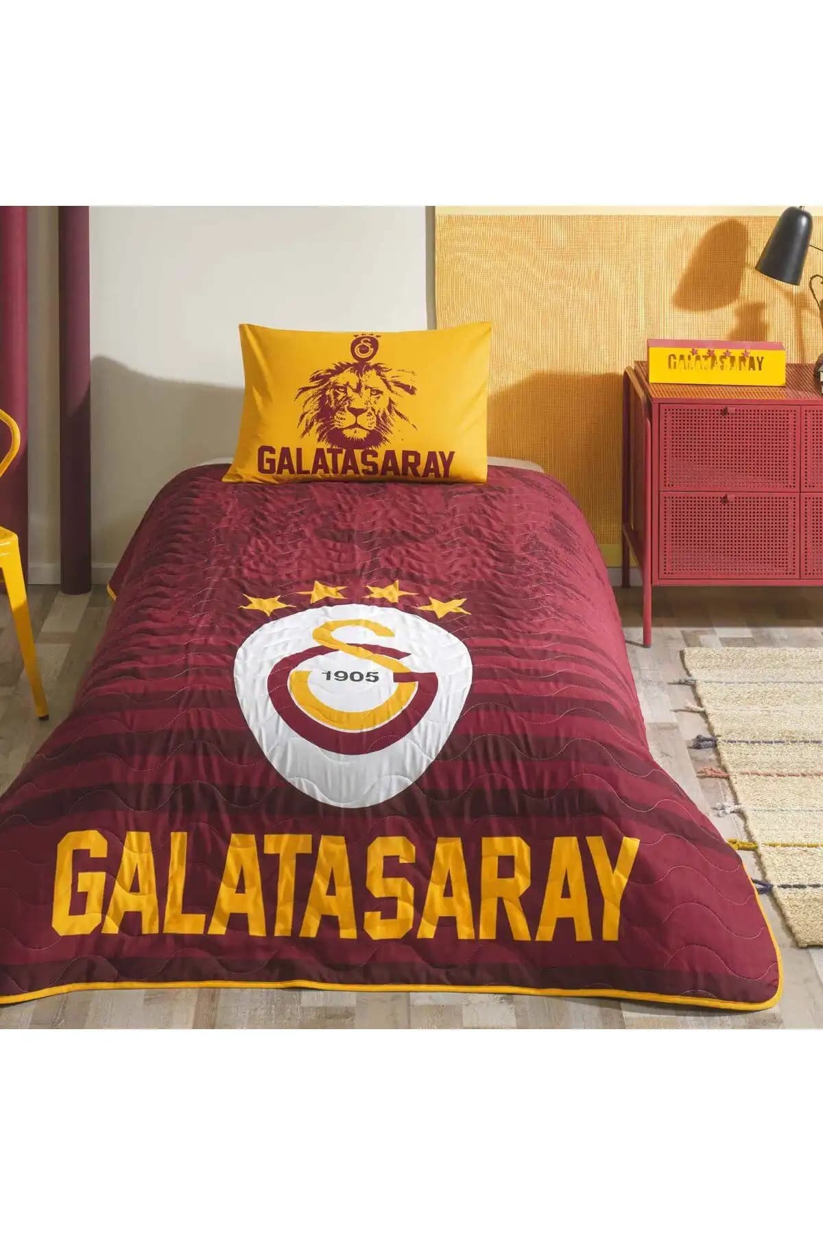 Galatasaray Yatak Örtüsü ile Evinize Takım Ruhu Katın ve Dekorasyonunuzu Güçlendirin