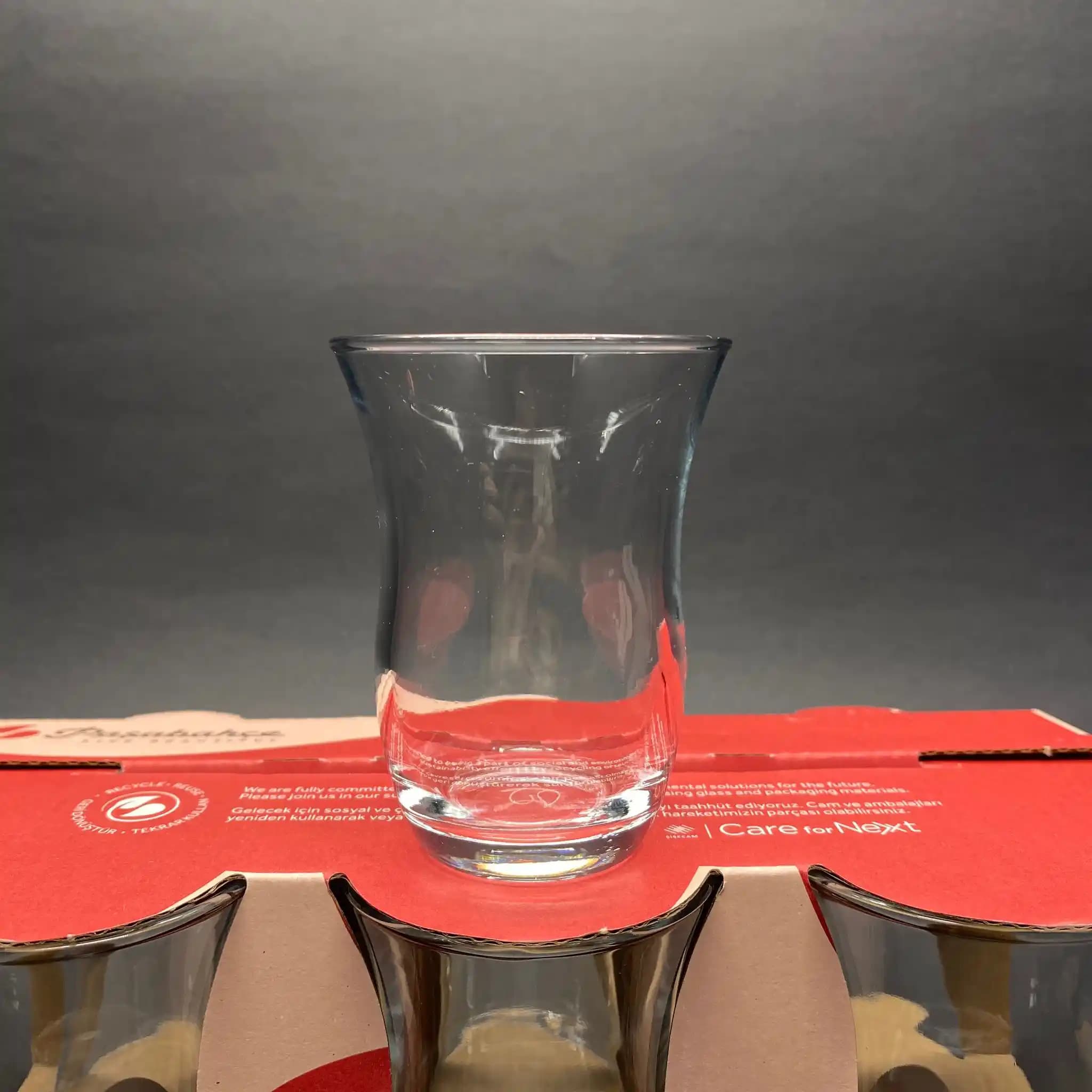 Geniş Çay Bardağı ile Dekorasyonda Şıklık ve Fonksiyonellik Yaratma Rehberi