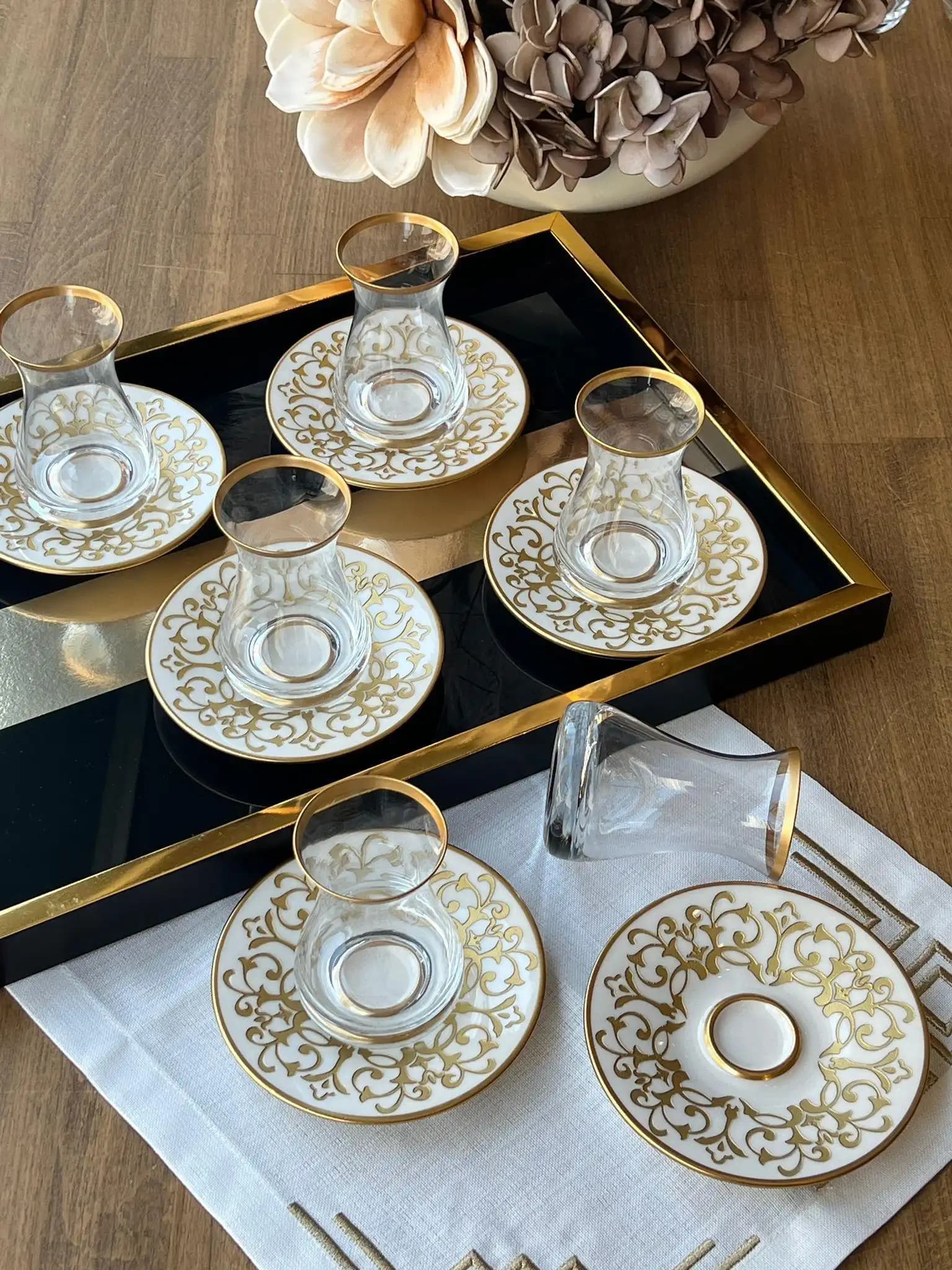 Gold Çay Setleri ile Dekorasyonda Zarafetin Şıklığını Yakalayın ve Evlerinize Lüks Dokunuş Katın
