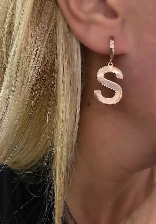 Harfli Küpeler ile Dekorasyonda Şıklık ve Kişisellik Nasıl Yaratılır