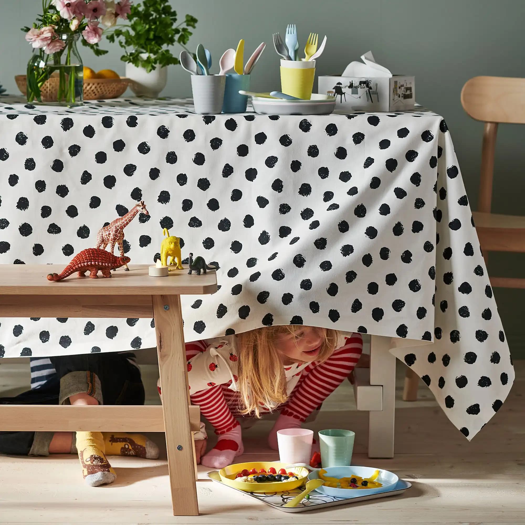 IKEA KALAS Yemek Setleri: Çocuklar İçin Renkli ve Güvenli Dekorasyon Parçaları