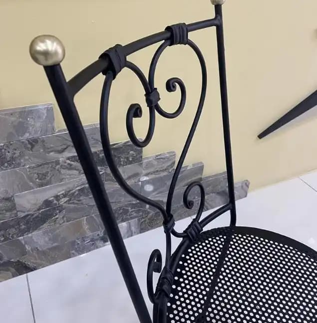 İkinci El Ferforje Sandalye ile Dekorasyonunuzu Şık ve Dayanıklı Hale Getirin