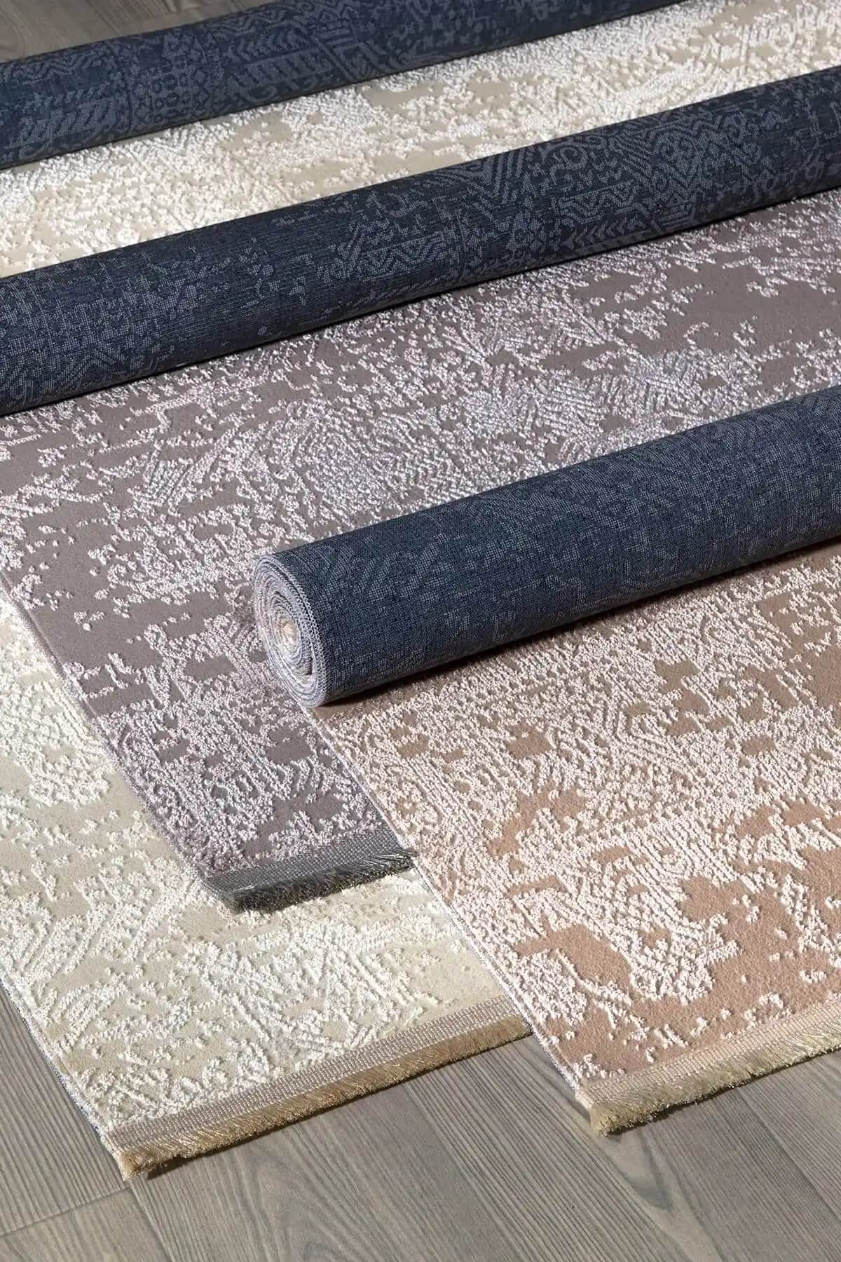 İnce Kaymaz Halılar ile Dekorasyonunuza Şıklık ve Güvenlik Katın