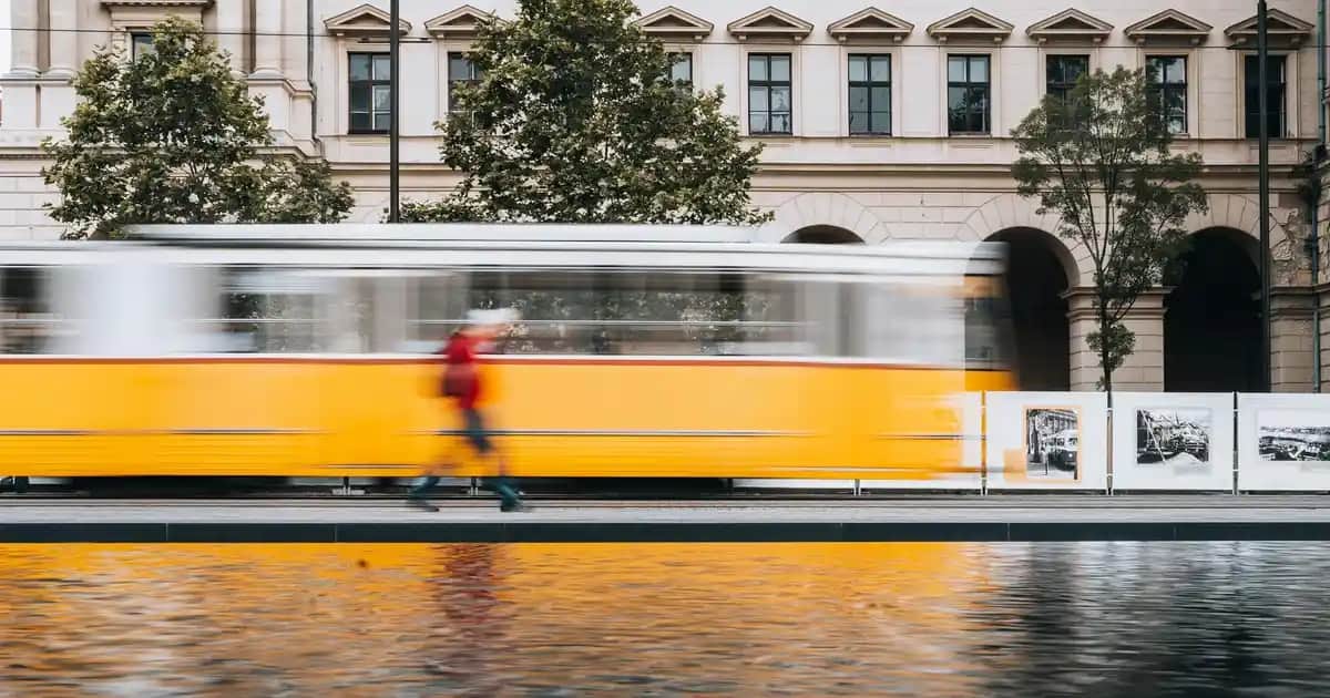 İngiliz Evi tarzı halı modelleri ile şık ve uyumlu dekorasyon çözümleri