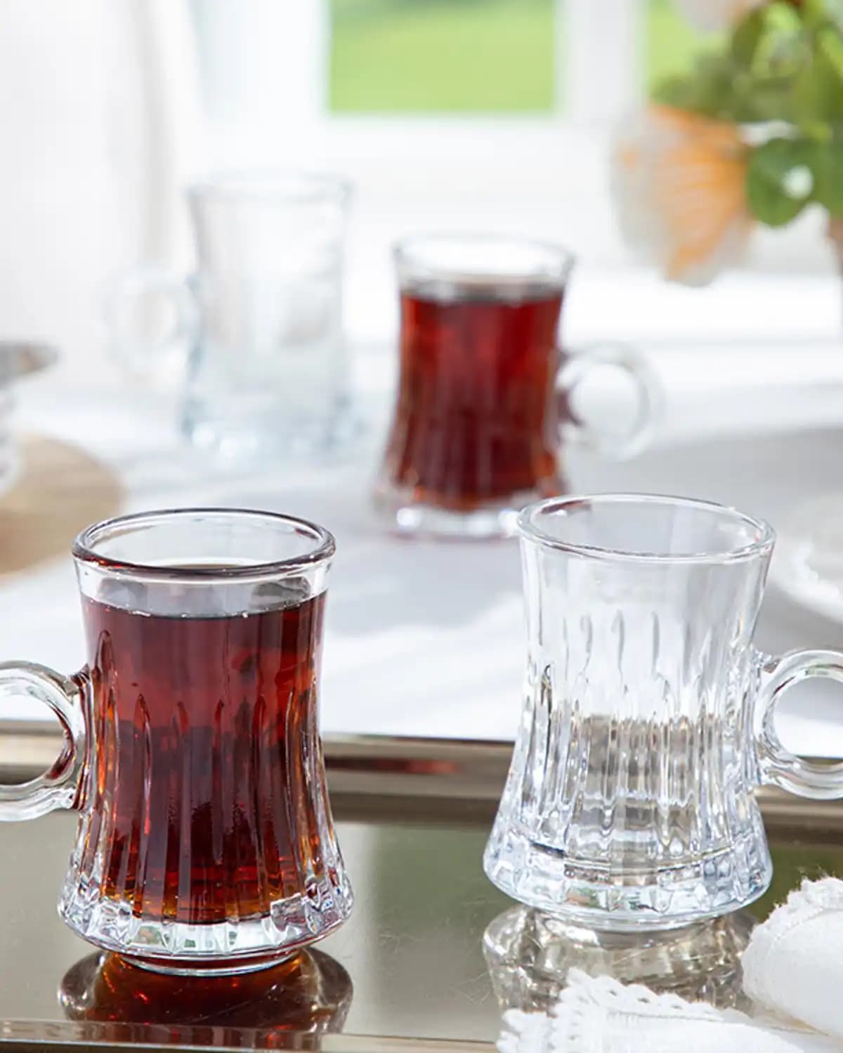 İngiliz Tarzı Evlerde Çay Bardağı Altlığıyla Dekorasyonun İncelikleri ve Seçim Rehberi