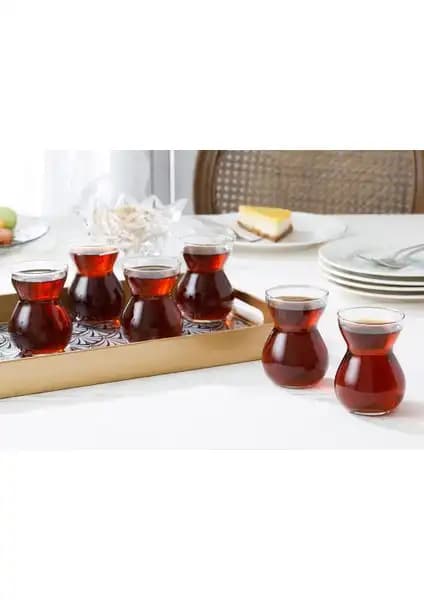 İngiliz Tarzı Evlerde Çay Bardağı Dekorasyonunun İncelikleri ve Yaratıcı Fikirler