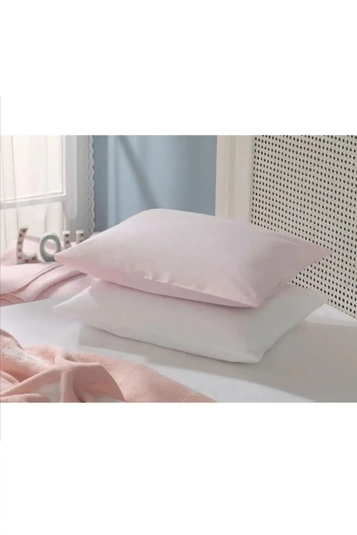 İngilizce Temalı Bebek Yastıkları ile Modern ve Eğitici Bebek Odası Dekorasyonu