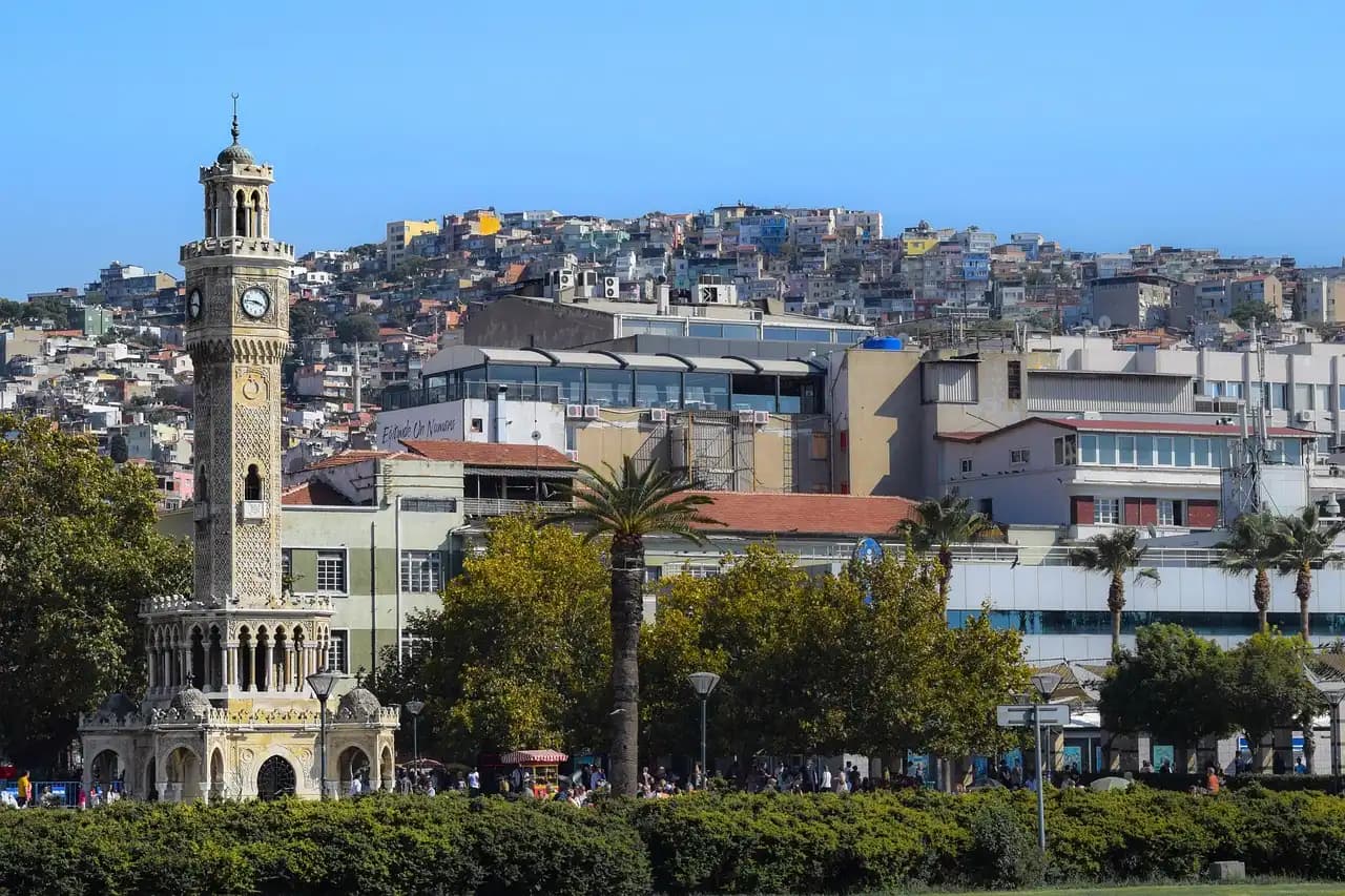 İzmir’de Modern ve Sürdürülebilir Dekorasyon Trendleri ve Otomotiv Tasarımları