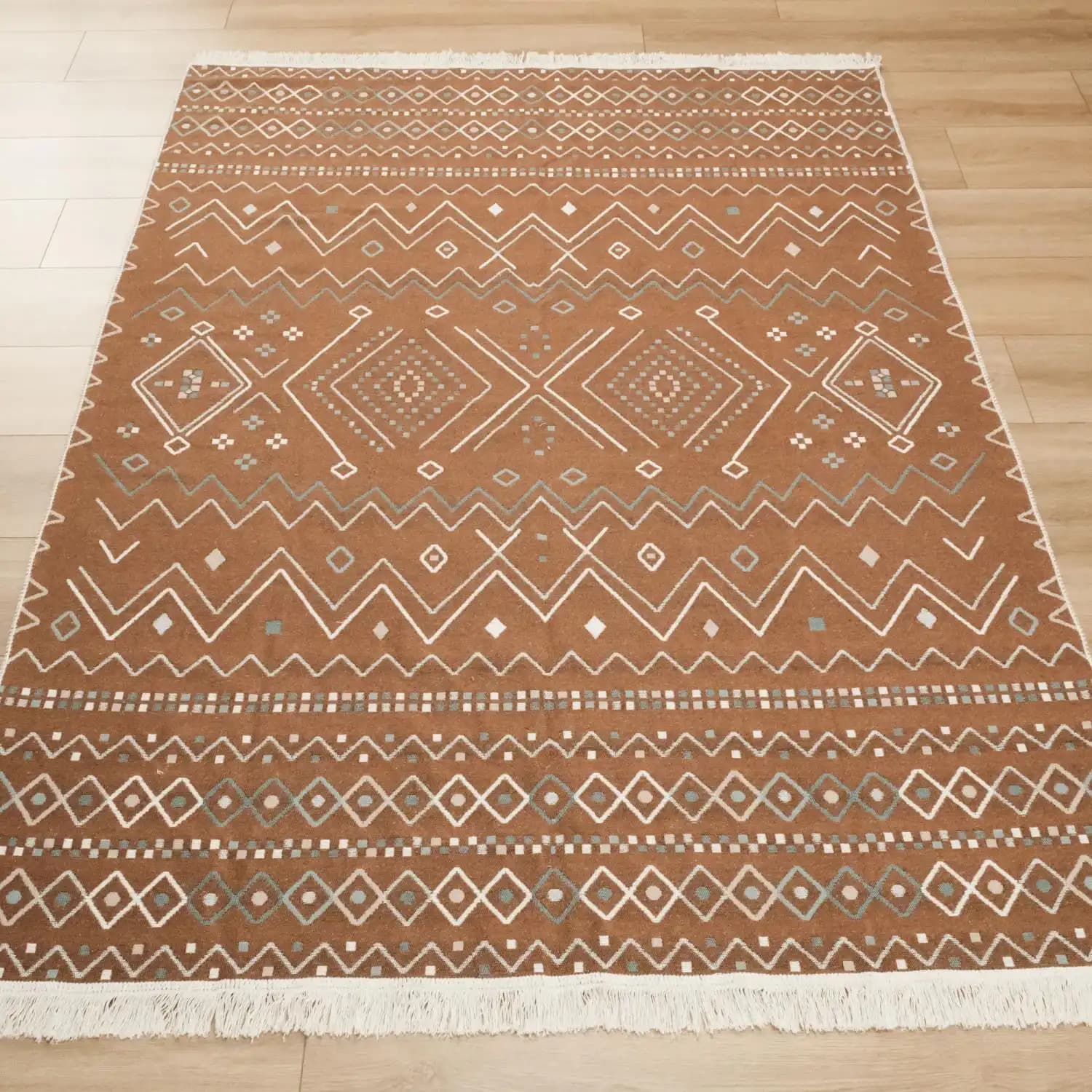 Kahverengi Kilim ile Dekorasyonda Sıcaklık ve Şıklık Yaratma Rehberi