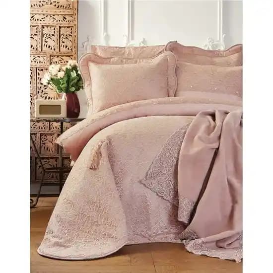 Karaca Dantelli Battaniye ile Ev Dekorasyonunda Zarif ve Konforlu Çözümler