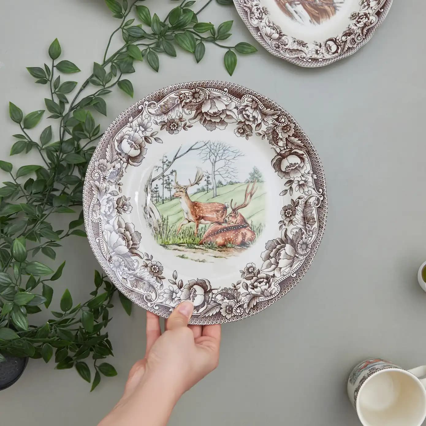 Karaca Legend Grove Servis Tabaklarıyla Dekorasyonda Zarafet ve Şıklık Sağlayan Seçenekler