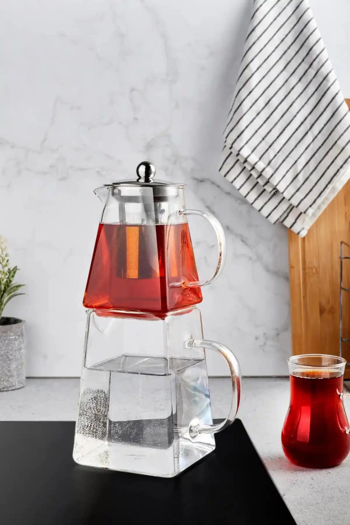 2025'te Kare Cam Çaydanlıklarla Dekorasyonunuzda Devrim Yaratın