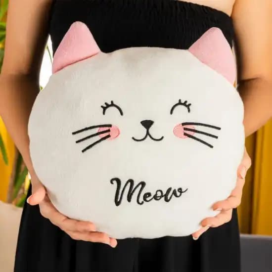 Kedi Yastıklar ile Ev Dekorasyonunda Sevimli ve İşlevsel Dokunuşlar