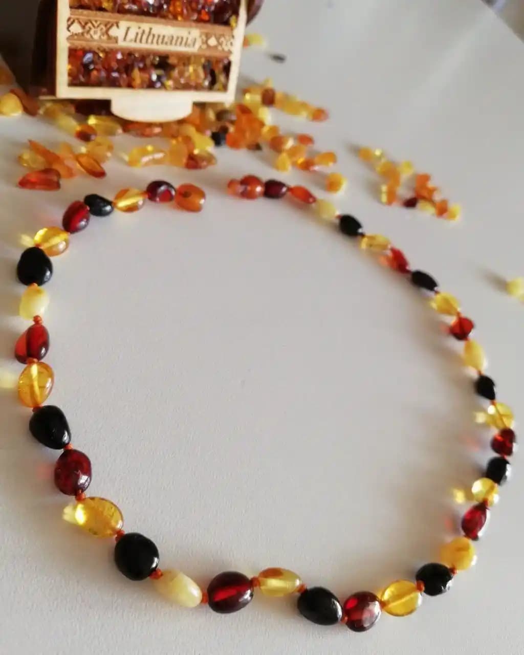 Kehribar Bebek Kolyesi: Sağlık ve Dekorasyonda Doğal Şıklık Yaratıcı Çözüm