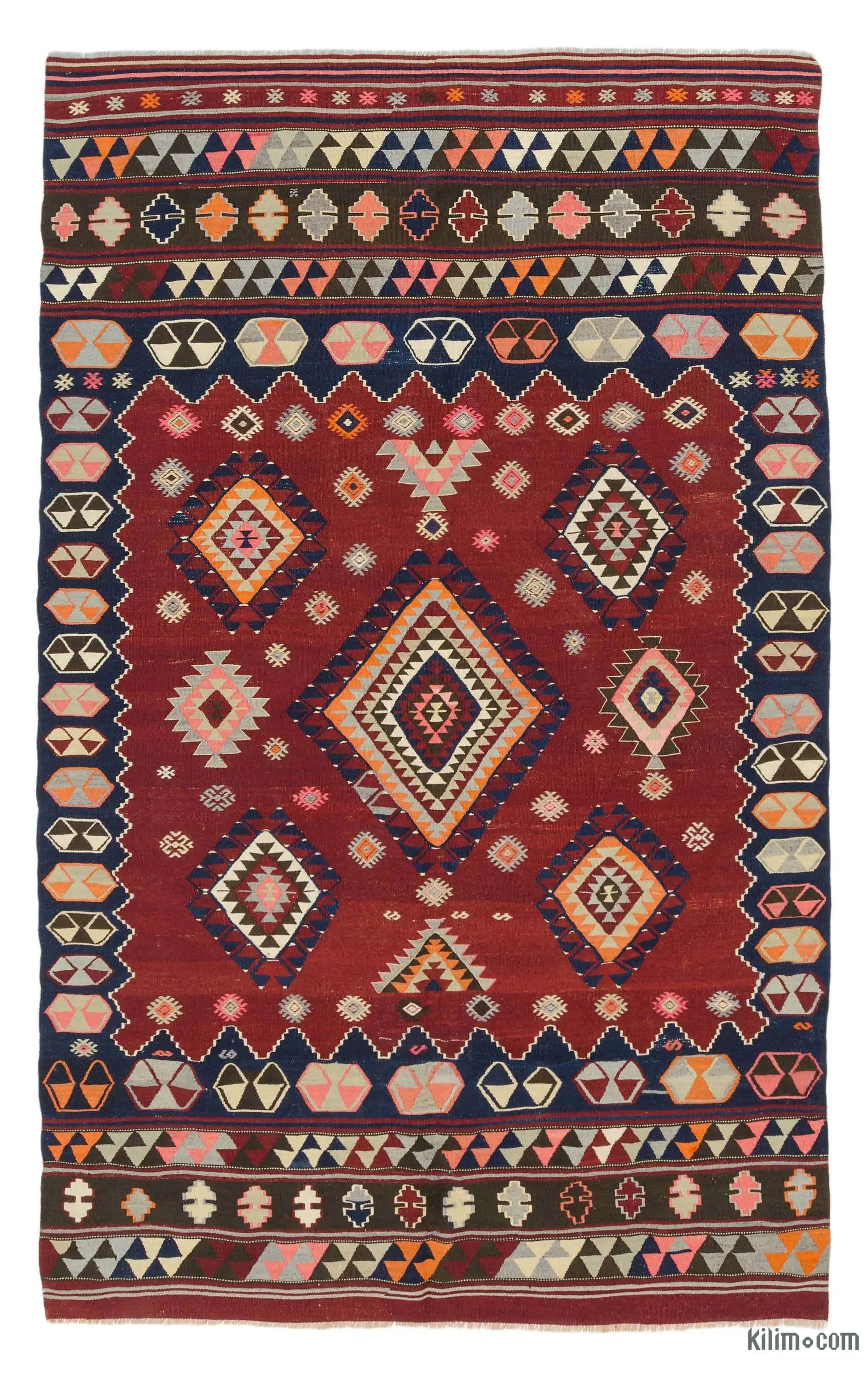 Kilim: Geleneksel Türk El Dokuması Halıların Modern Dekorasyondaki Yeri ve Önemi