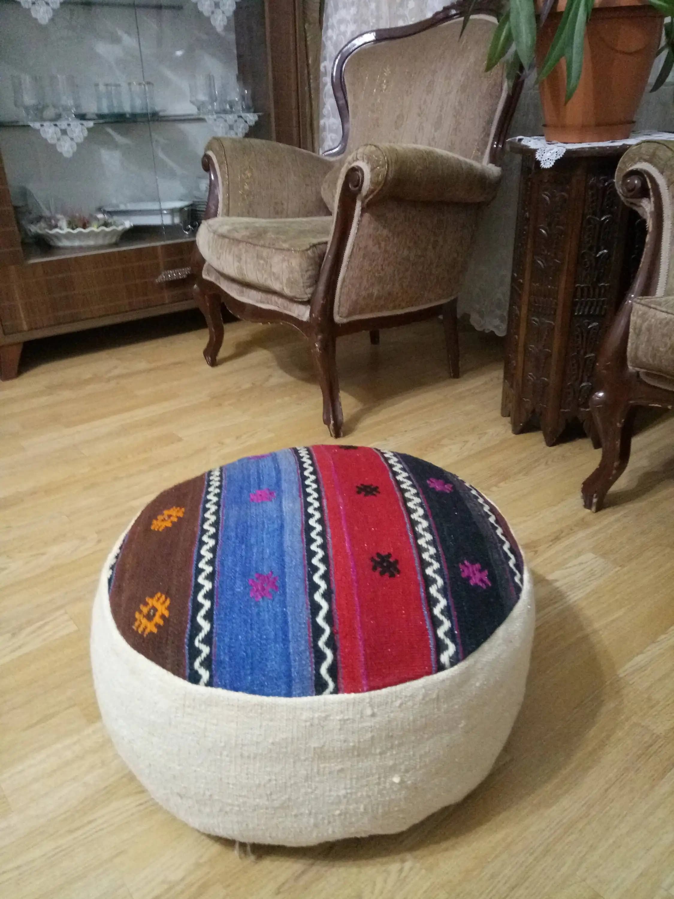 Kilim Puf Dekorasyonda Şıklık ve Konforun Buluşma Noktası