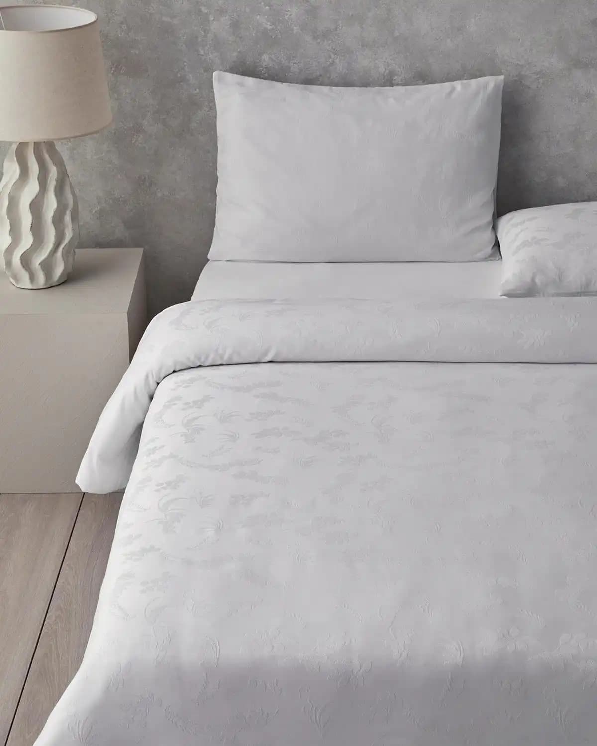 King Size Nevresim Takımı ile Yatak Odasında Şıklık ve Konforun Buluşması