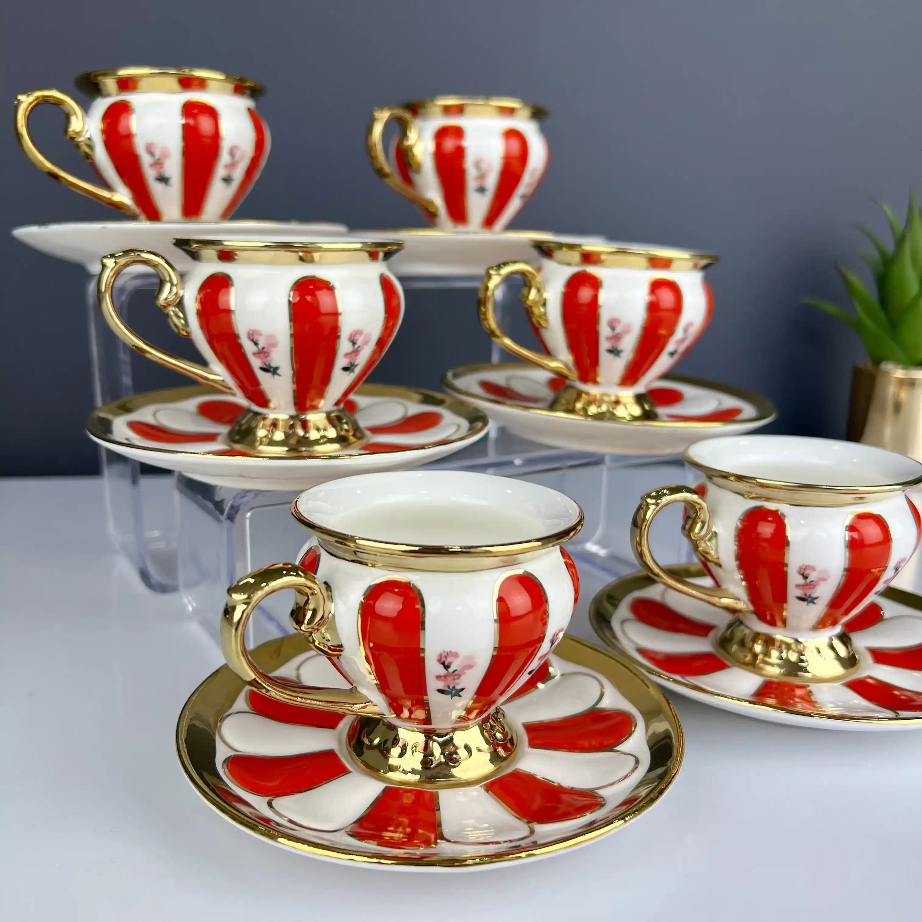 Kırmızı Fincanın Dekorasyondaki Yeri ve Anlamı: Estetik ve Sembolik Değerleri