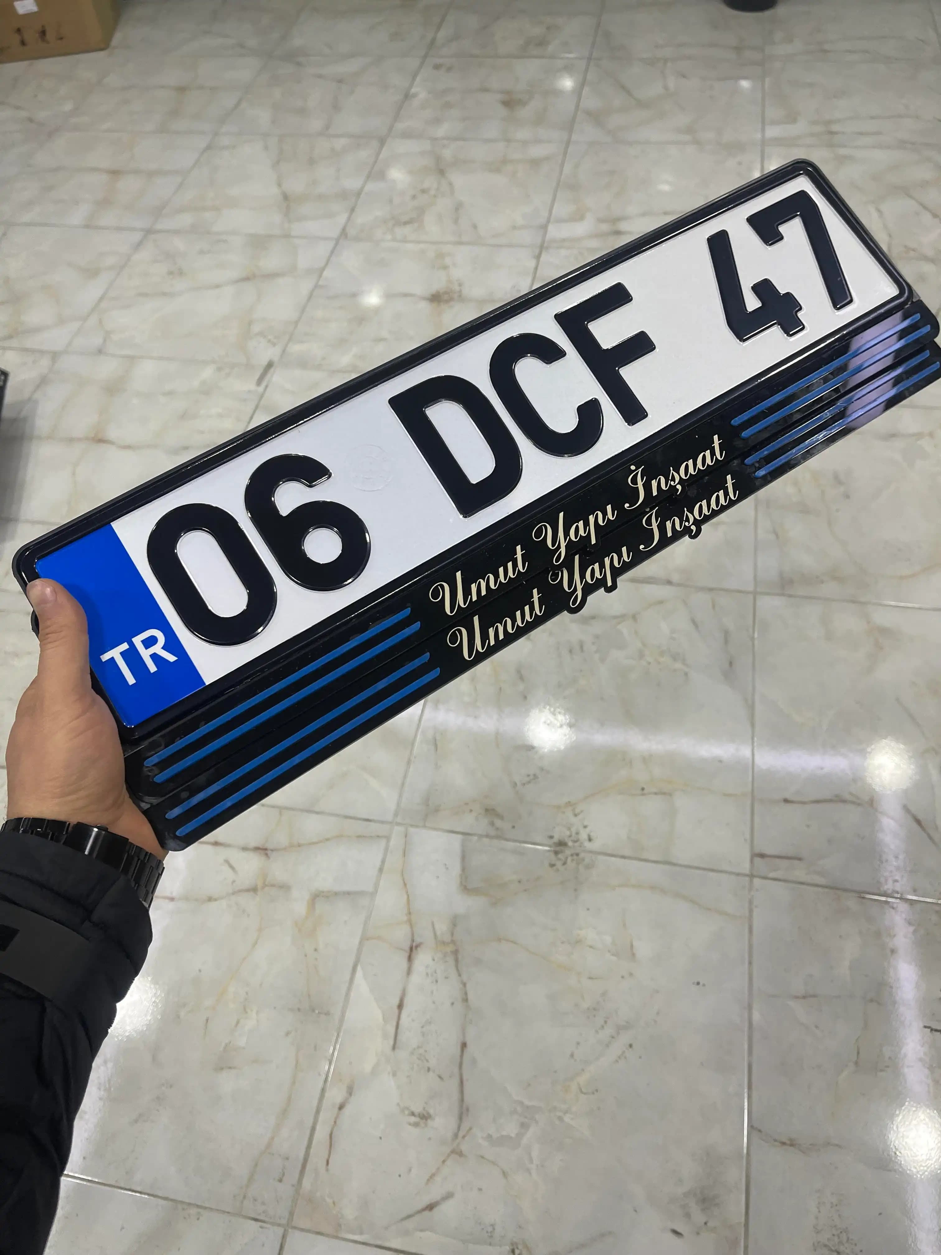 Kişiye Özel Plakalıklar ile Dekorasyonda Fark Yaratmanın Yolları ve Tasarım Seçenekleri