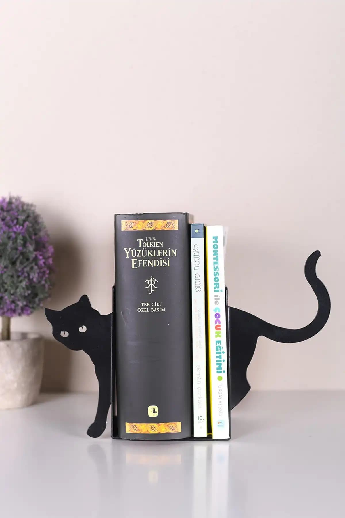 Kitap Tutucular ile Dekorasyonda Şıklık ve İşlevselliğin Modern Yöntemleri