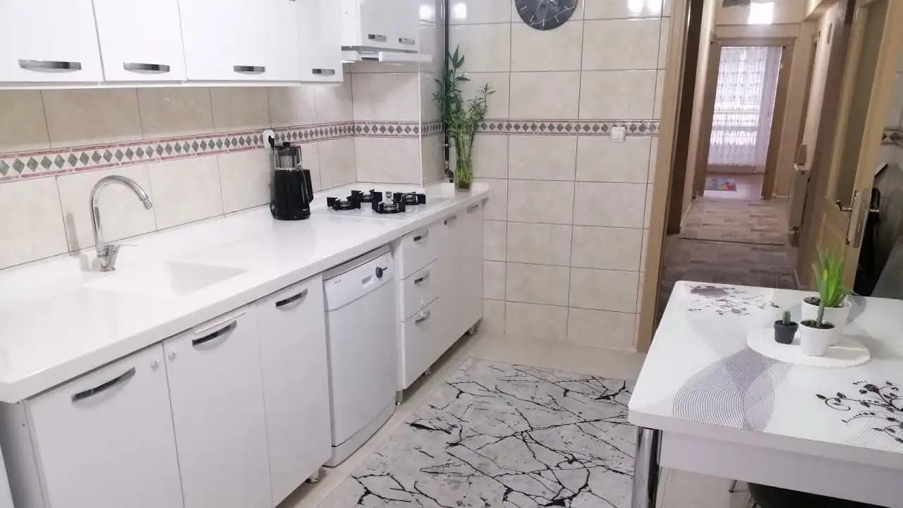 Küçük Mutfaklar İçin En Etkili Düzenleme ve Dekorasyon Yöntemleri