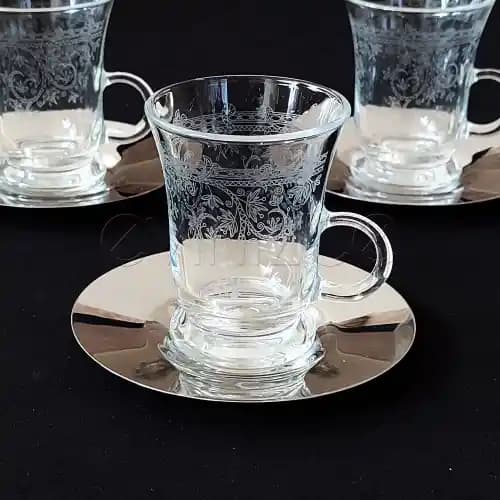 Kulplu Çay Fincanları: Dekorasyon ve Günlük Kullanım İçin En Şık Seçenekler