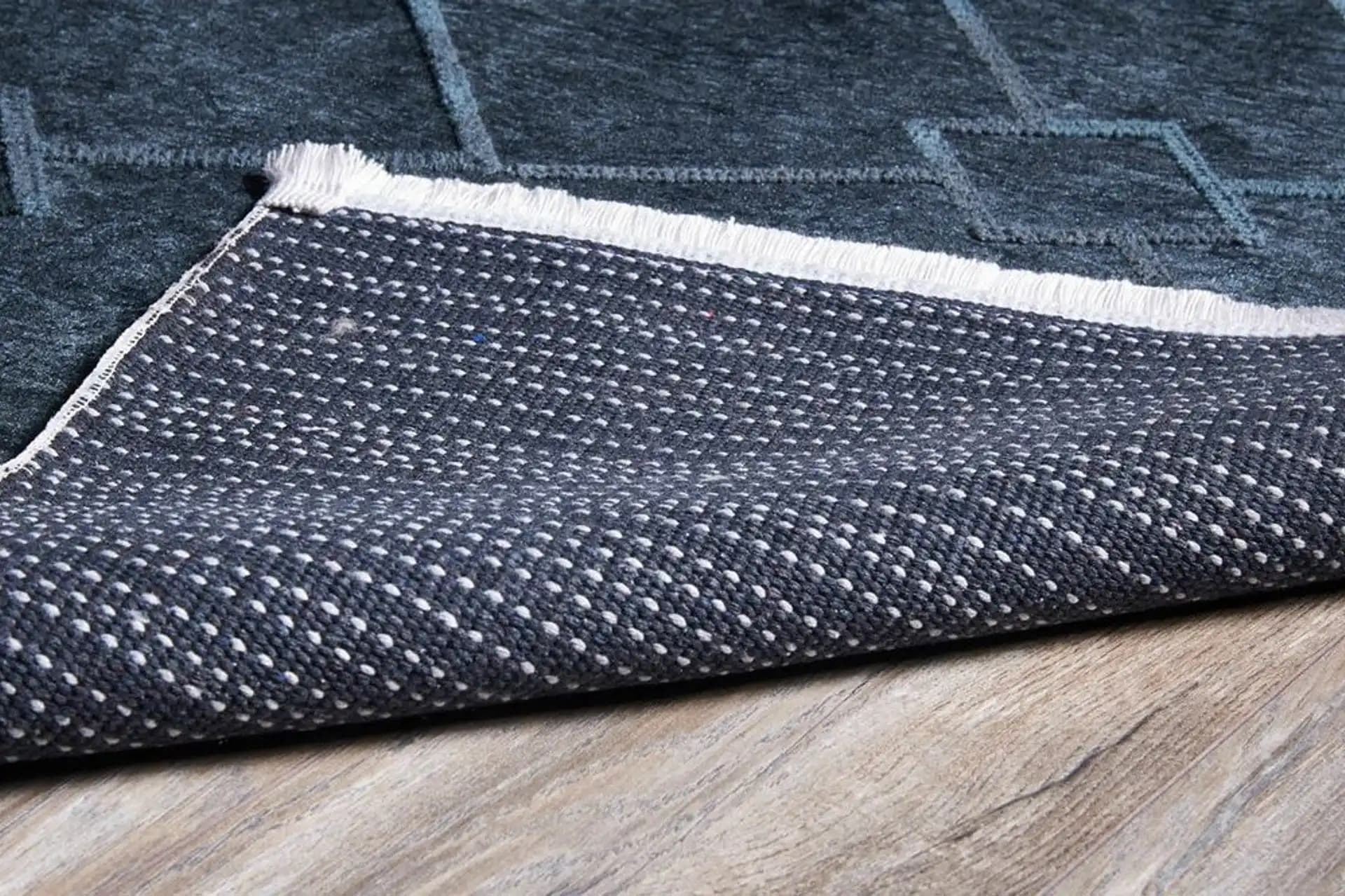 Lacivert Kilim ile Dekorasyonda Şıklık ve Derinlik Yaratma Rehberi