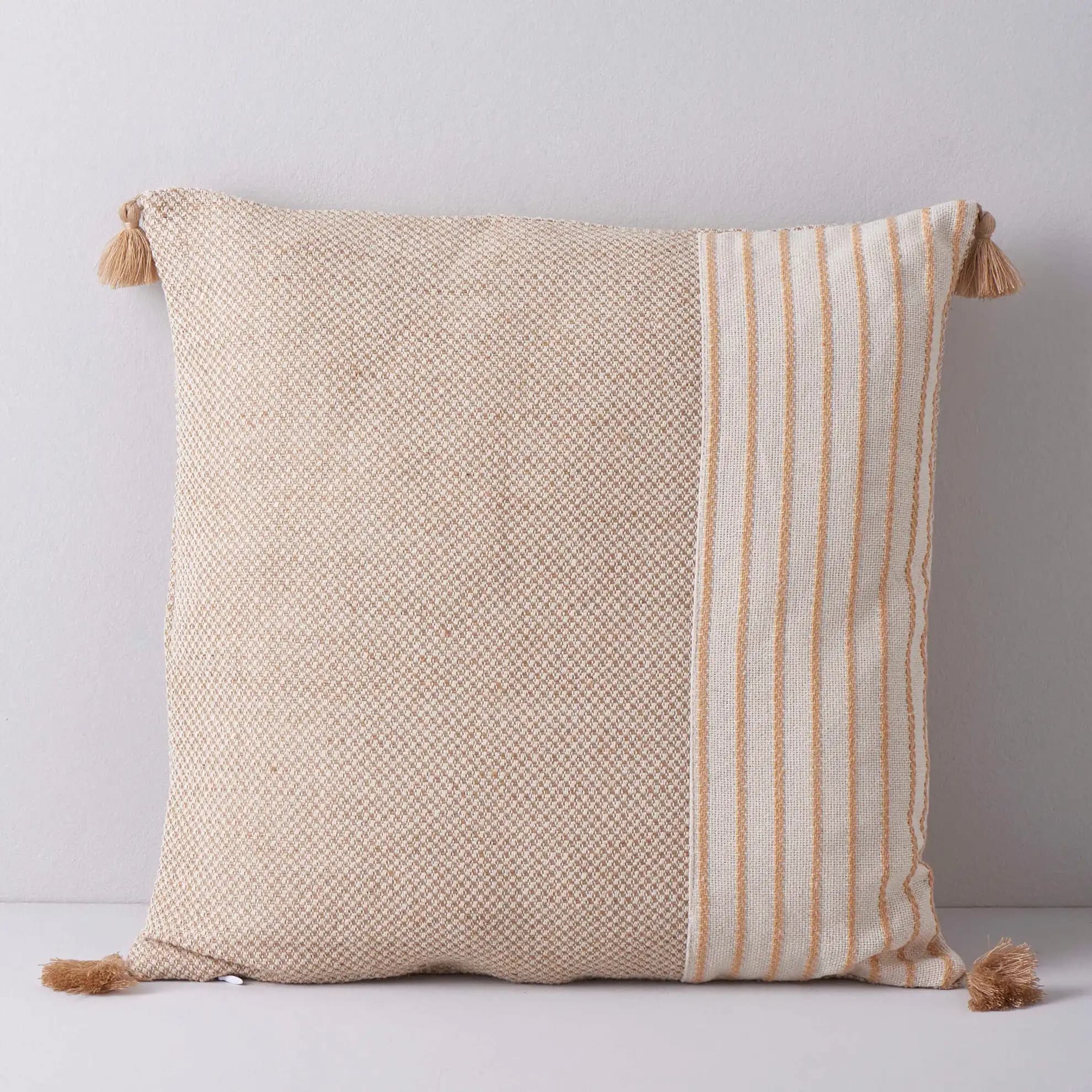 Linens Kırlentleri ile Dekorasyonunuza Şıklık ve Konfor Katın