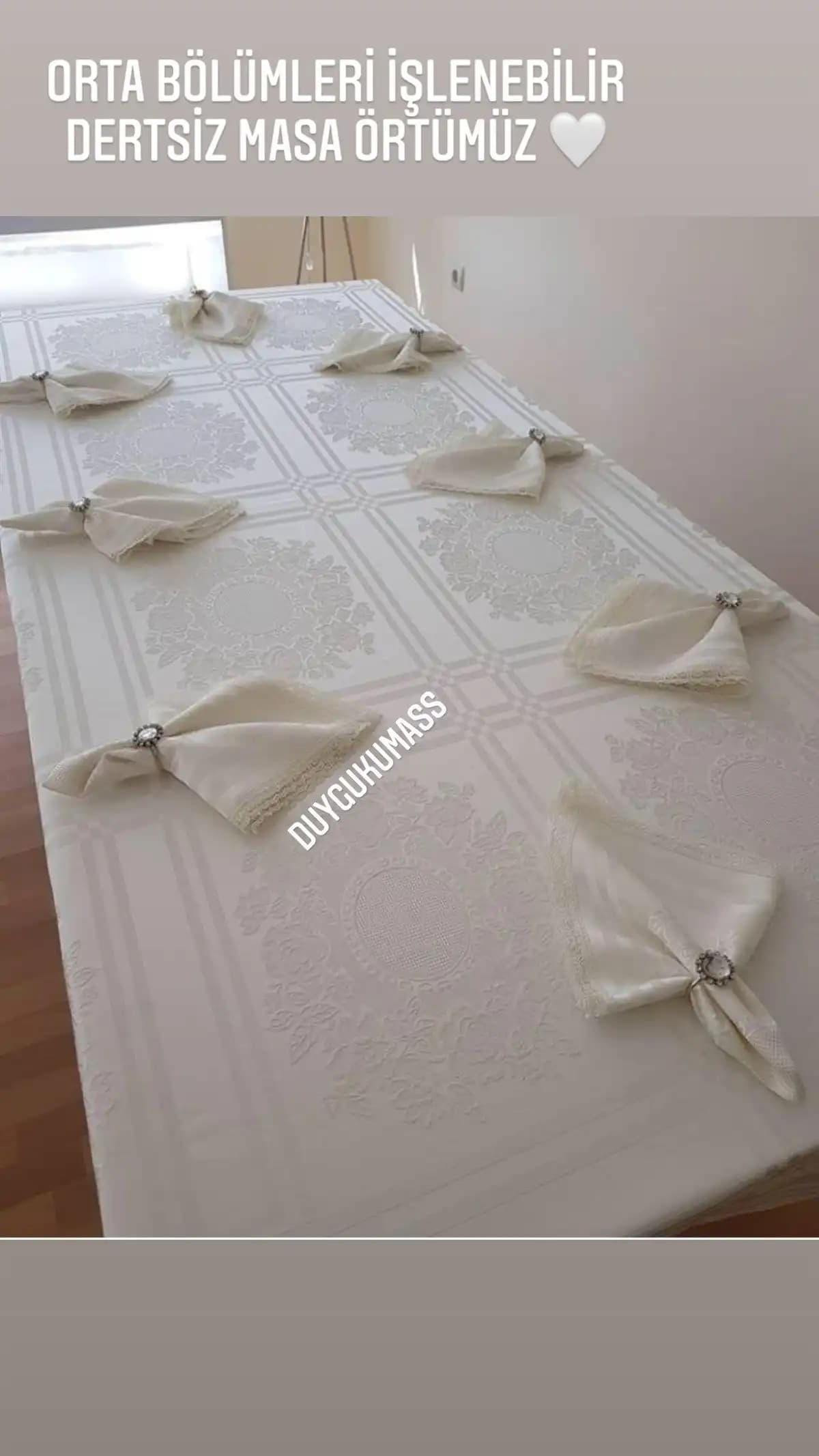 Masa Ortası Örtüsü Seçimi ve Dekorasyonda Şıklık ile İşlevsellik Rehberi
