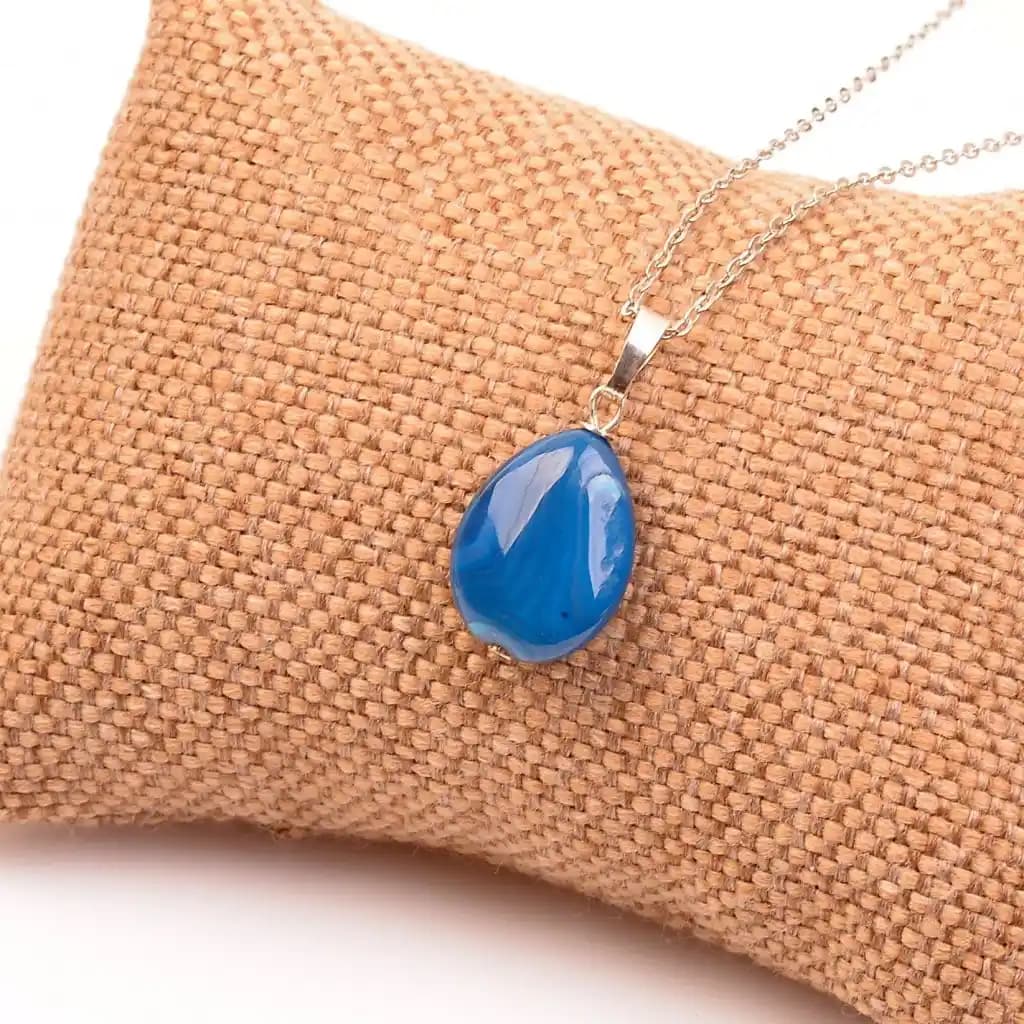2025'te Mavi Taş Kolye ile Dekorasyonunuzda Huzur ve Şıklık Yaratın