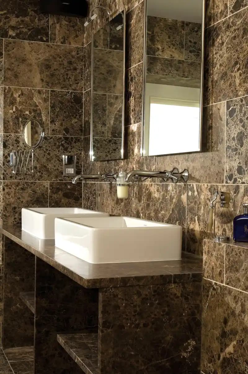 Mermer ile Şık ve Dayanıklı Banyo Dekorasyonu Trendleri ve İpuçları