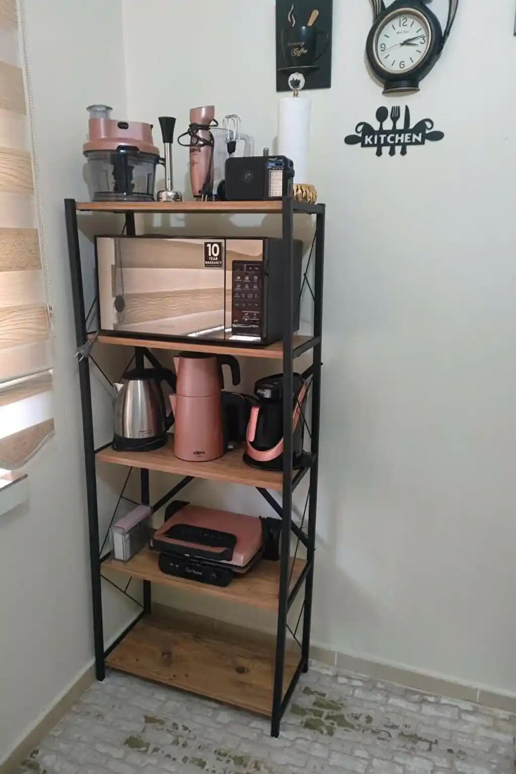 Metal Eşyaların Dekorasyonda Kullanımı ve Modern Mekanlara Katkıları