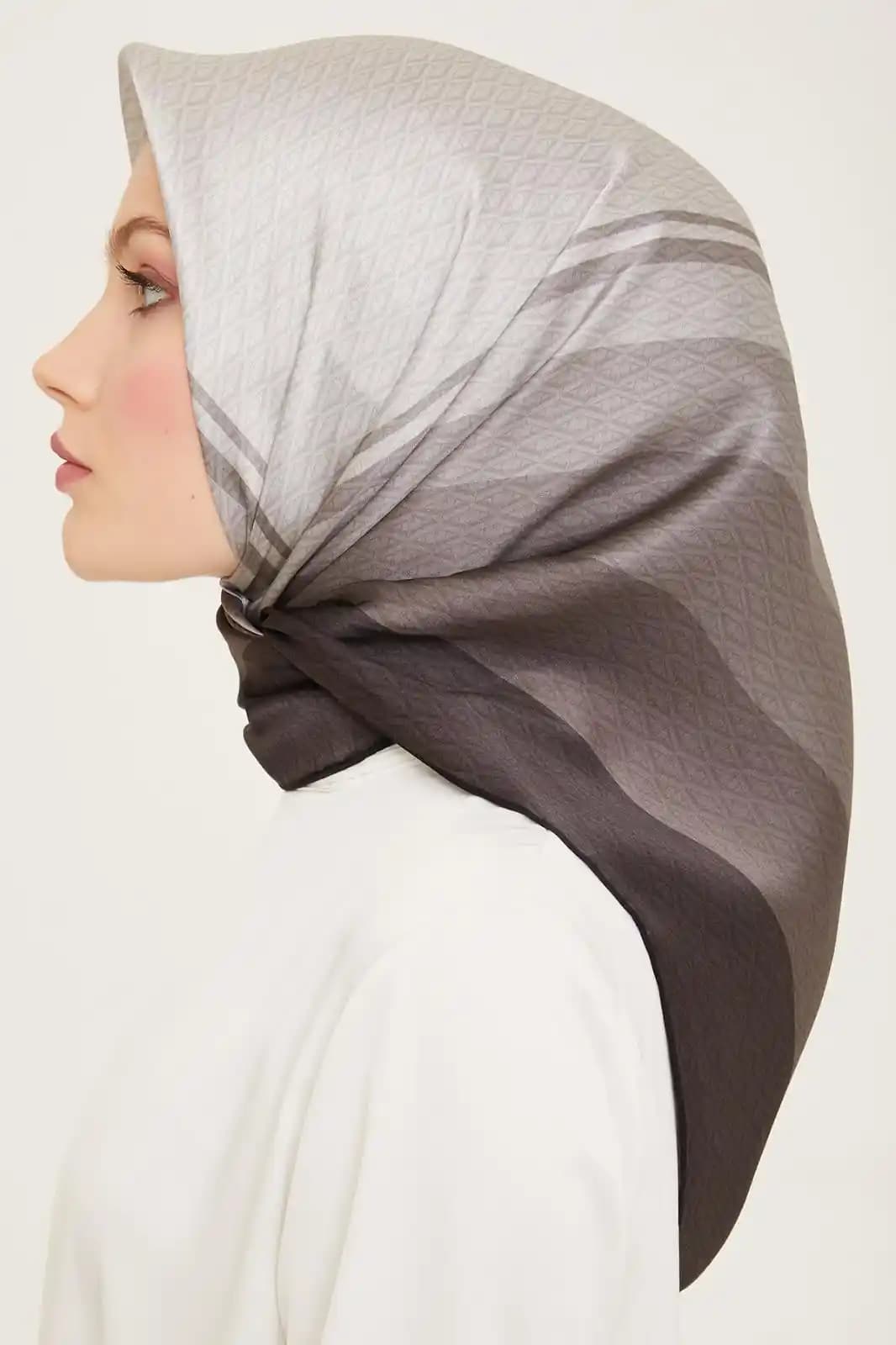 Renk Geçişli Eşarplar ve Dekorasyonda Estetik Uyum Sağlama Rehberi