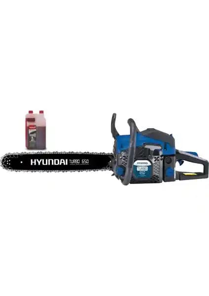 Hyundai Turbo 650 Motorlu Testere ve Yanındaki Motor Yağı ile Güç ve Dayanıklılık