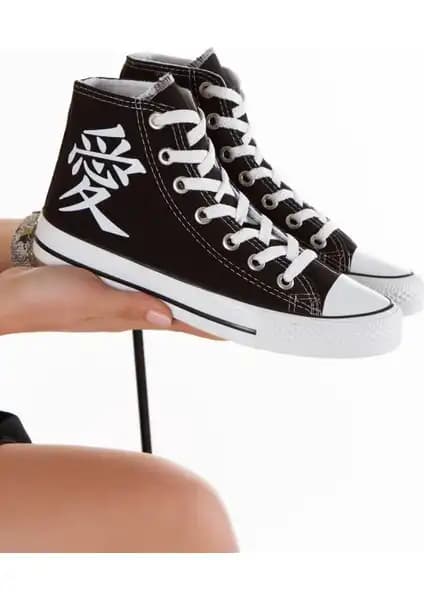 Kadın Sneaker Karşılaştırması: Lideral ve Slazenger Modellerinin Özellikleri 1