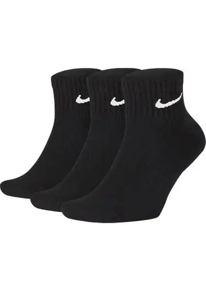 Nike Everyday Cushioned ve Beyaz Çorap Setleri Karşılaştırması Spor ve Günlük Kullanım İçin 1
