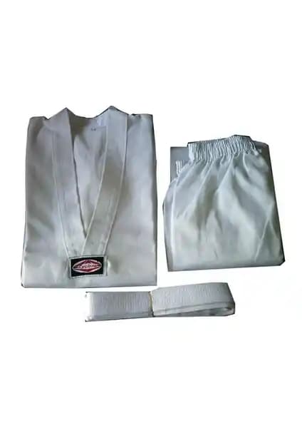 Taekwondo Elbisesi Karşılaştırması: Cyclone ve WhiteFace Modellerinin Özellikleri ve Seçim Rehberi