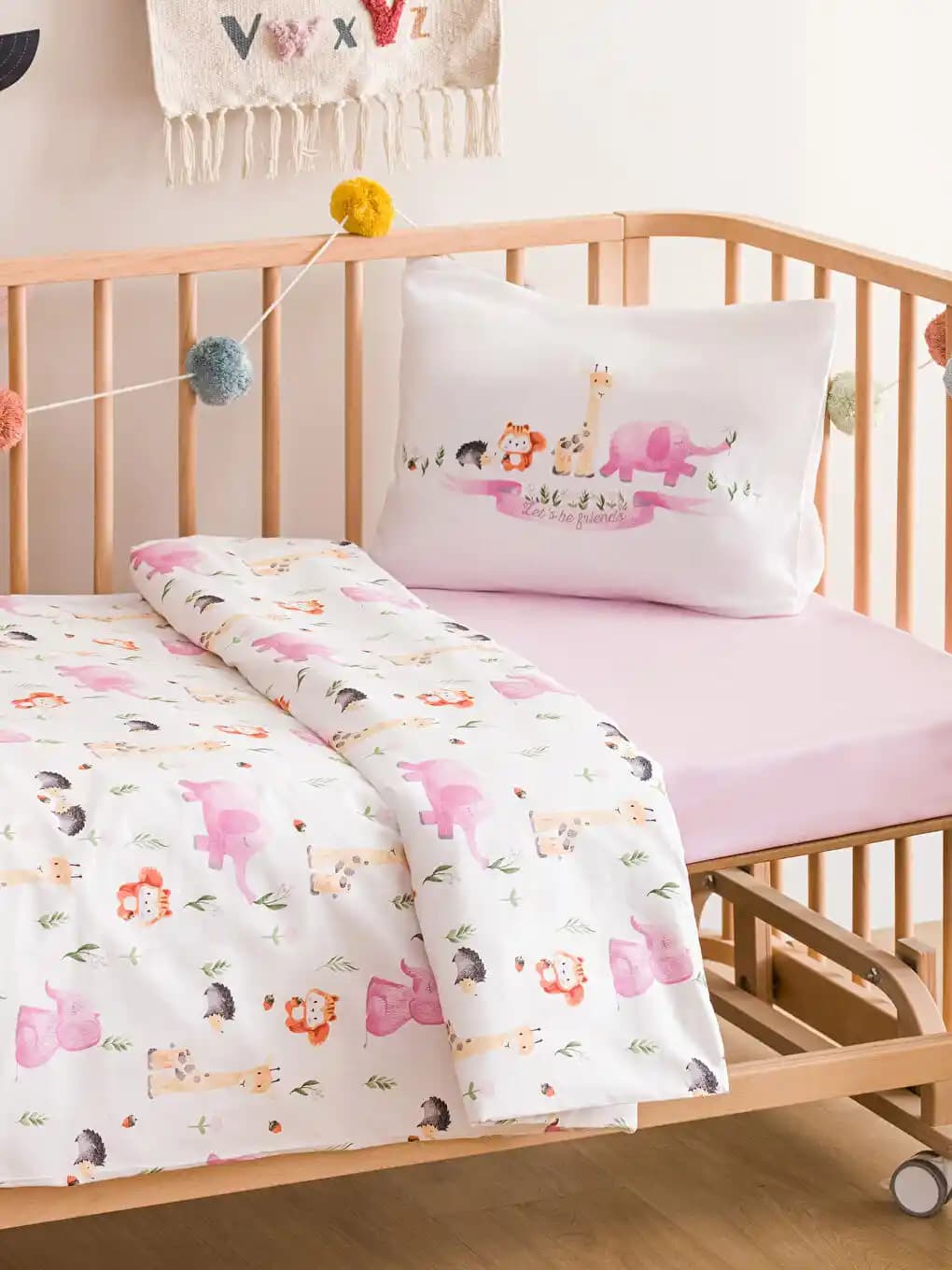 Bebek Odası Dekorasyonunda Pamuklu Nevresim Takımlarının Önemi ve Seçim Rehberi