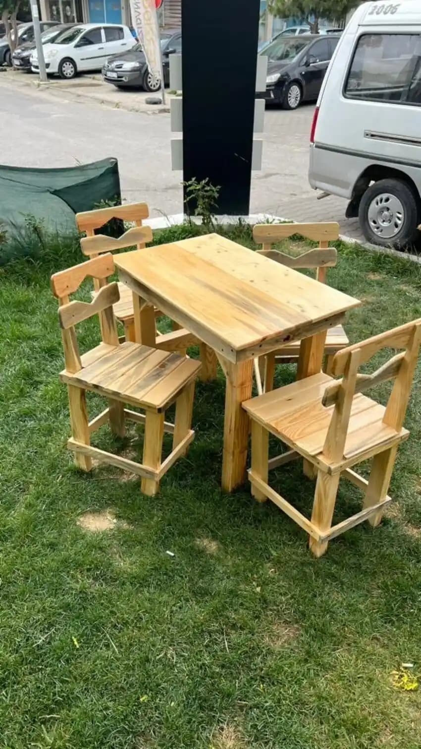 Çam Ağacı Mobilya: Doğal ve Dayanıklı Dekorasyon Çözümleri