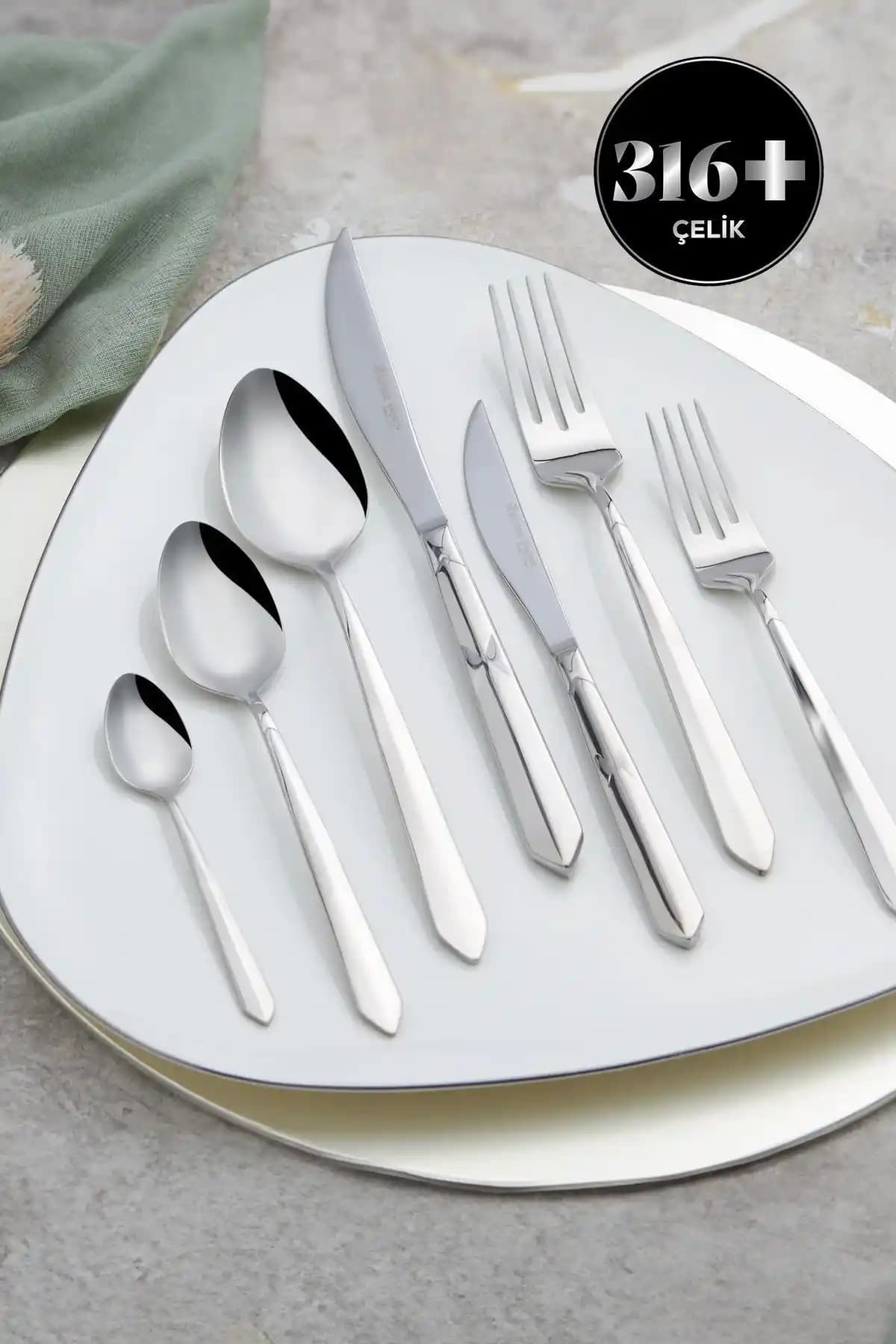 Çelik Çatal Bıçak Takımıyla Mutfak Dekorasyonunda Şıklık ve Fonksiyonellik Sağlama