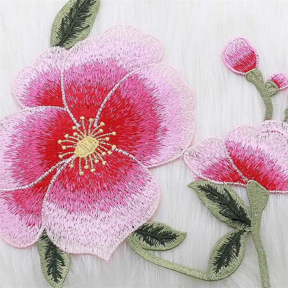 Çiçek Aplike ile Dekorasyonda Doğal ve Şık Dokunuşlar: Modern ve Klasik Mekânlar İçin Fikirler