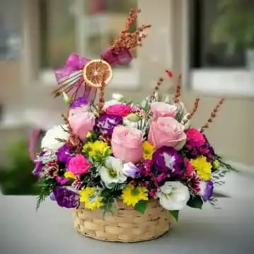 Çiçek Sepetleri ile Dekorasyonun Estetik ve Doğal Buluşması