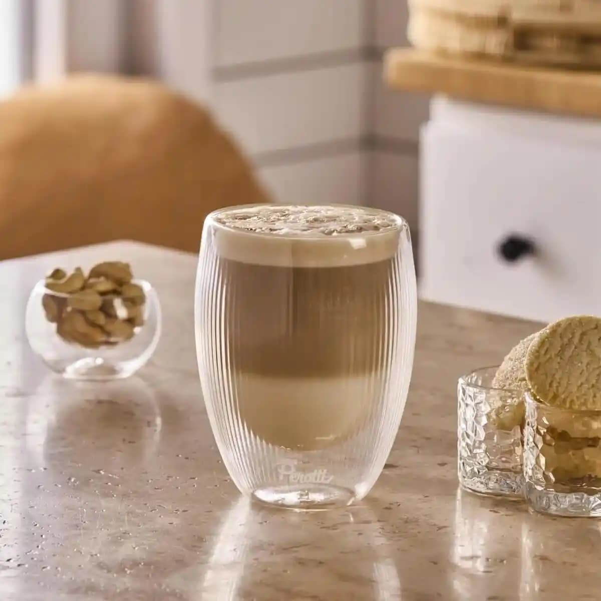 Çift Cidarlı Bardaklar: Modern Dekorasyon ve Fonksiyonelliğin Şık Buluşması