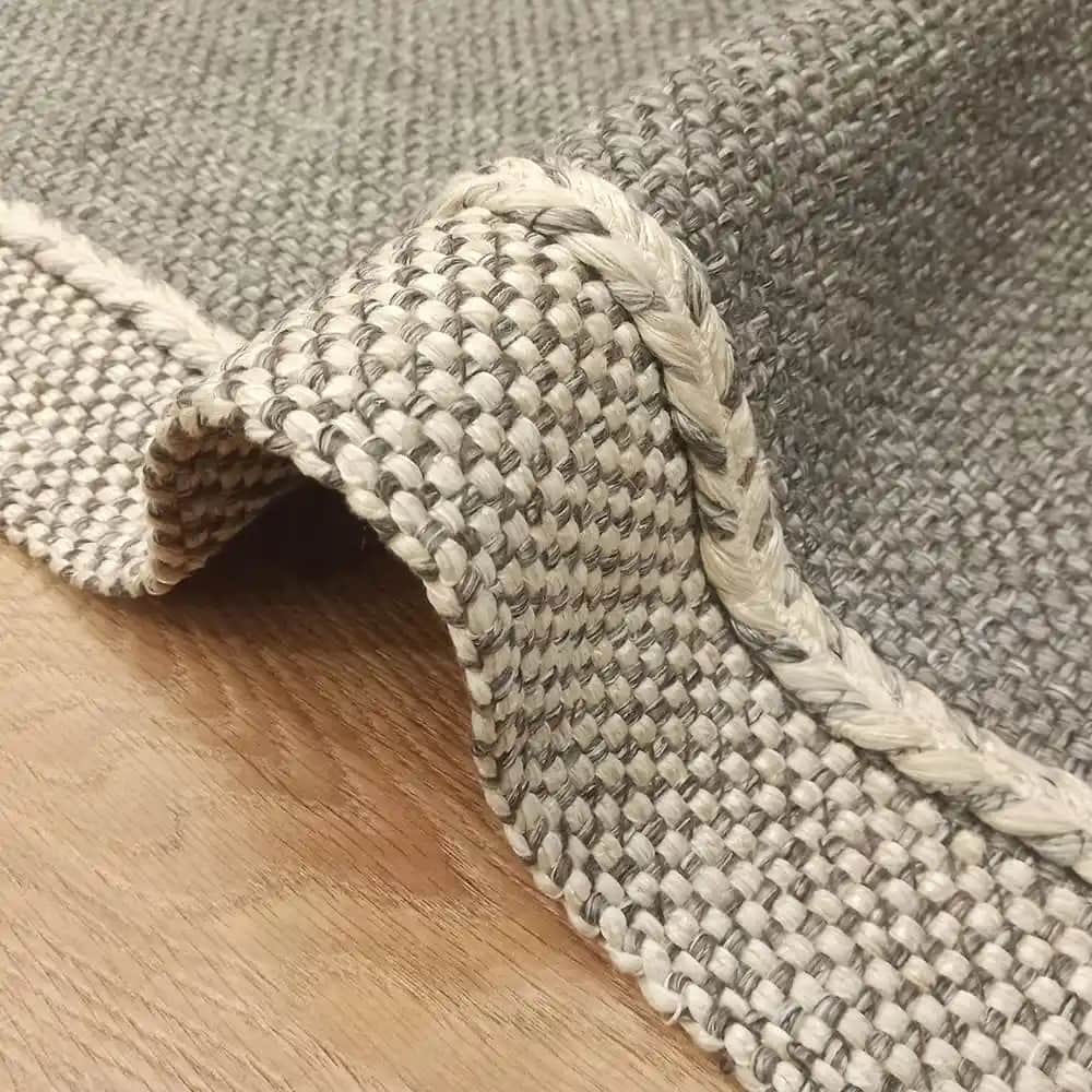 Çift Taraflı Halılar: Estetik ve Fonksiyonelliği Bir Arada Sunan Modern Dekorasyon Çözümü