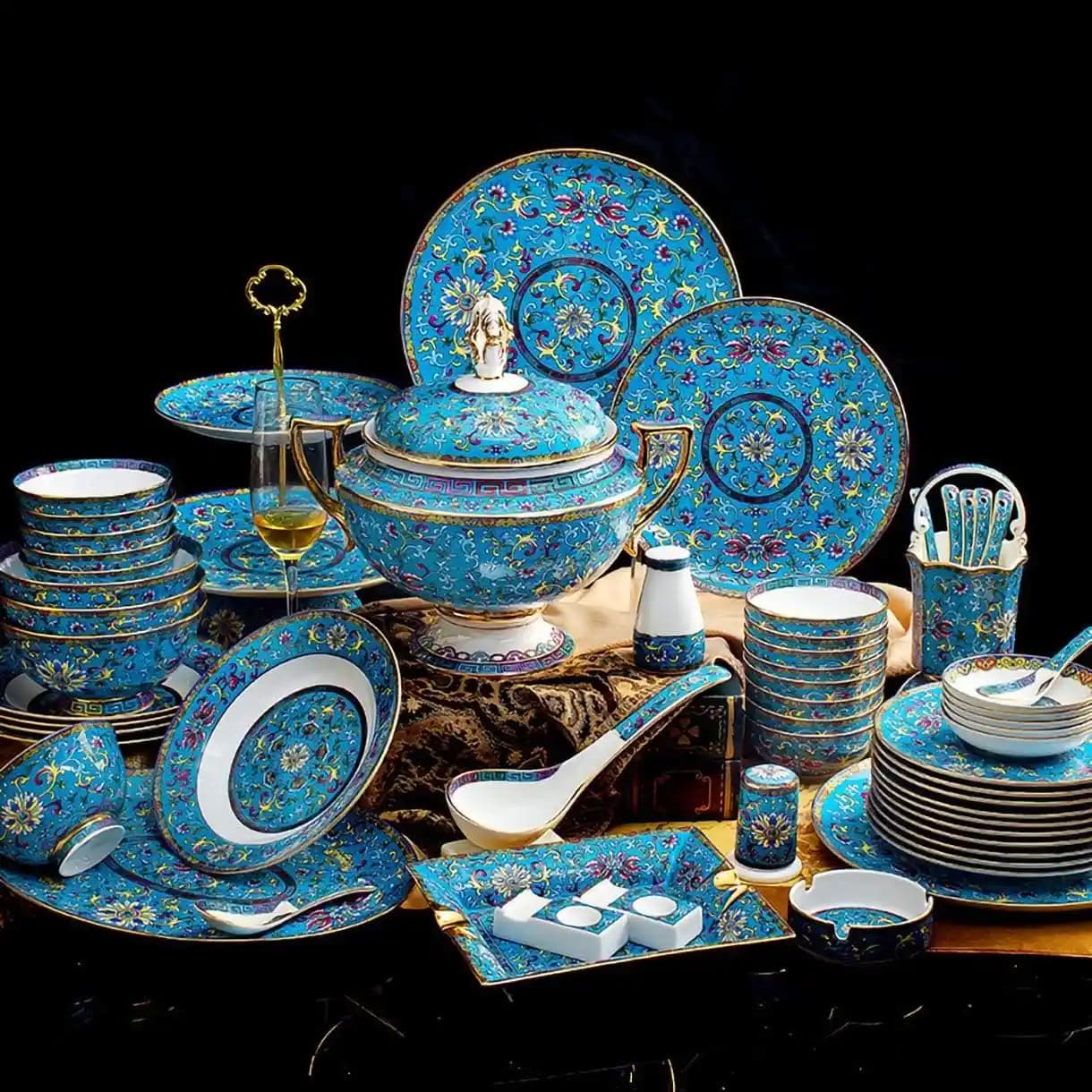 Çin Porselen Yemek Takımları: Dekorasyonunuza Zariflik Katmanın Yolları ve Seçim İpuçları