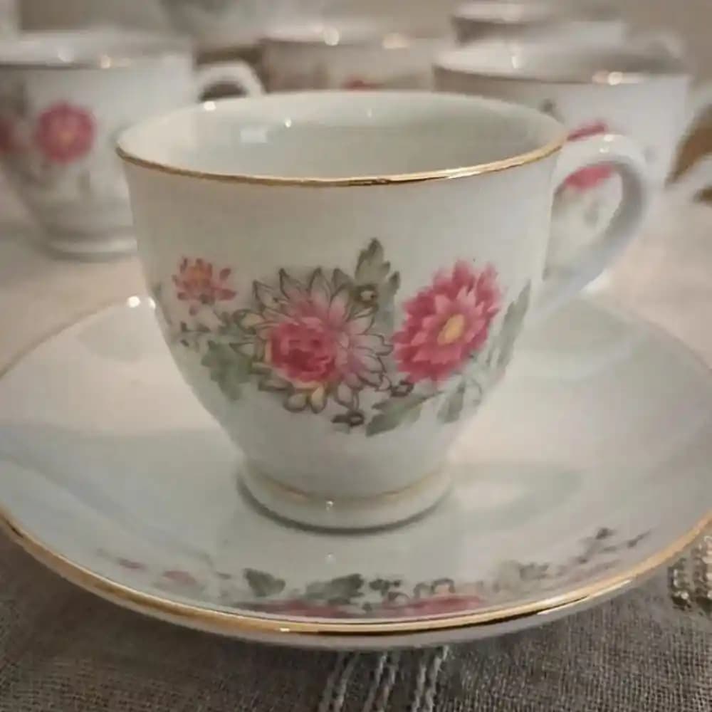 Çin Porseleni Fincanlar ile Dekorasyonda Zarif ve Kültürel Dokunuşlar