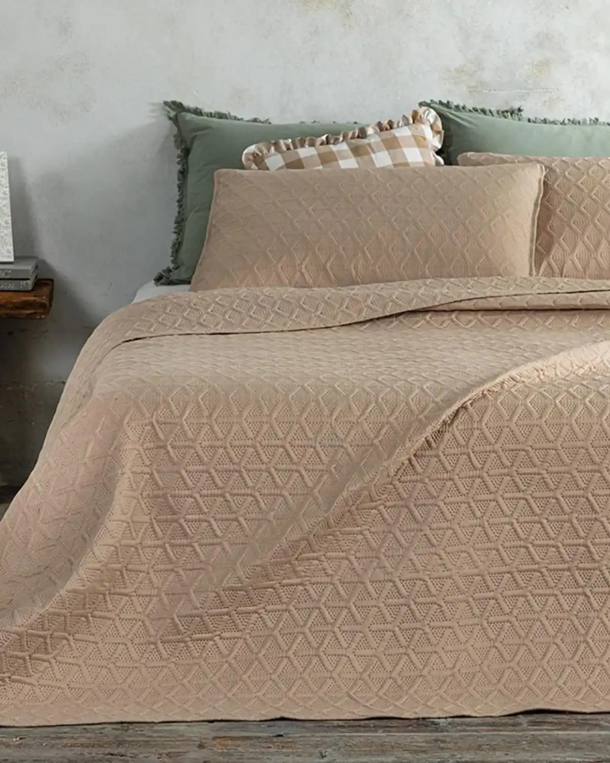 Çok Amaçlı Yatak Örtüleri ile Dekorasyonda Şıklık ve İşlevsellik Nasıl Sağlanır