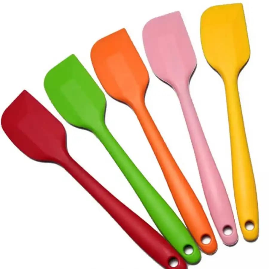 Dekorasyonda Esneklik ve Estetik: Silikon Spatula Kullanımının Yaratıcı Yönleri